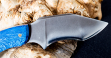 Laden Sie das Bild in den Galerie-Viewer, The Brigham high carbon steel knife Juma Gem Resin Handle
