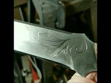 Carregar e reproduzir vídeo no visualizador da Galeria, Scrimshaw Timberwolf Spearpoint High Carbon knife hybrid handle material
