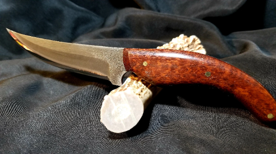 Upswept high carbon steel blade with snakewood handle
